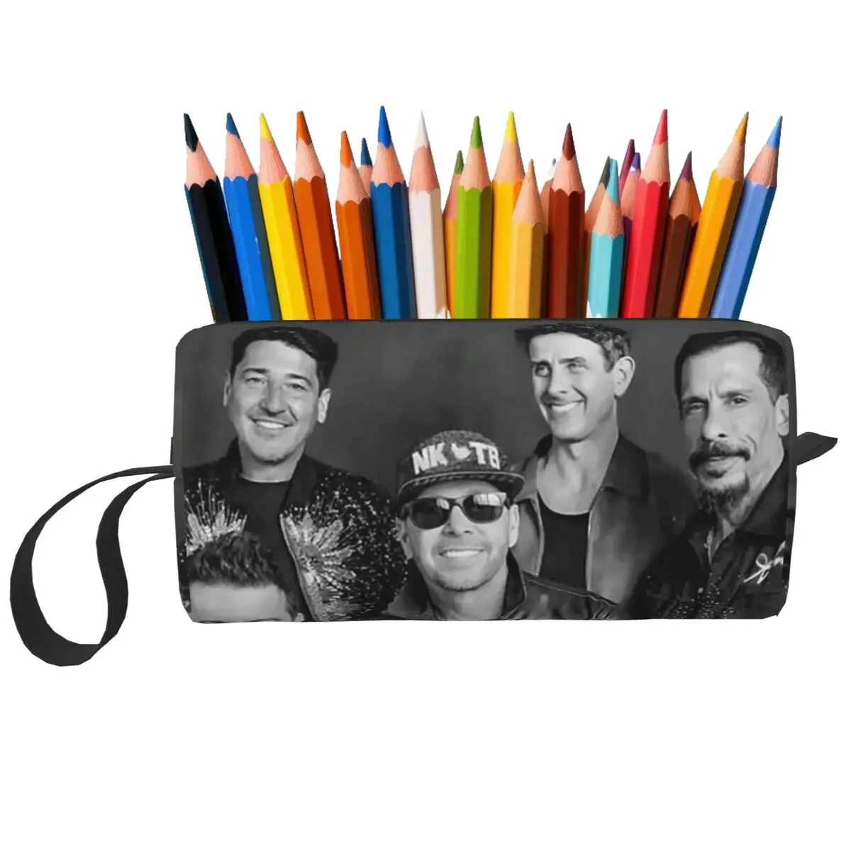 Фото Новый пенал New Kids On The Block Band NKOTB для мальчиков и девочек, коробка для ручек, сумка для карандашей, канцелярские принадлежности, женский органайзер-косметичка №1