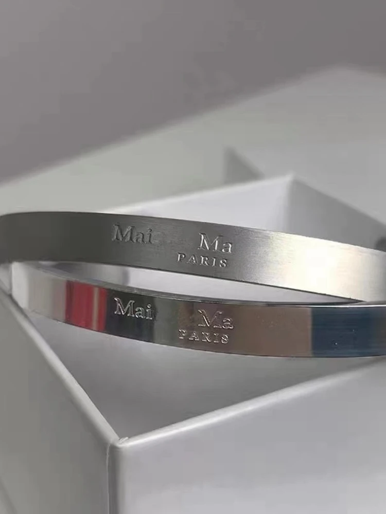 

Матовый открывающийся браслет с буквами заднего вида, гладкие резные браслеты с логотипом MMSIX, Модные нейтральные ювелирные аксессуары итальянского бренда