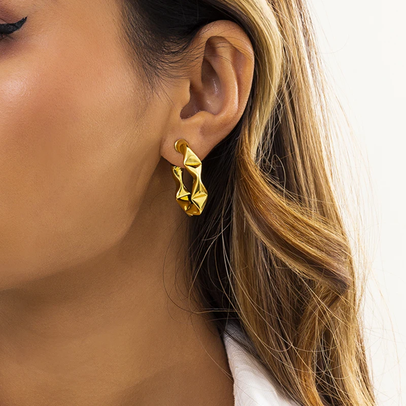 

Fashion C Shape Metal Light Weight Hoop Earrings For Women Punk Minimalism Temperament Round Piercing Ear Jewelry Party Gifts