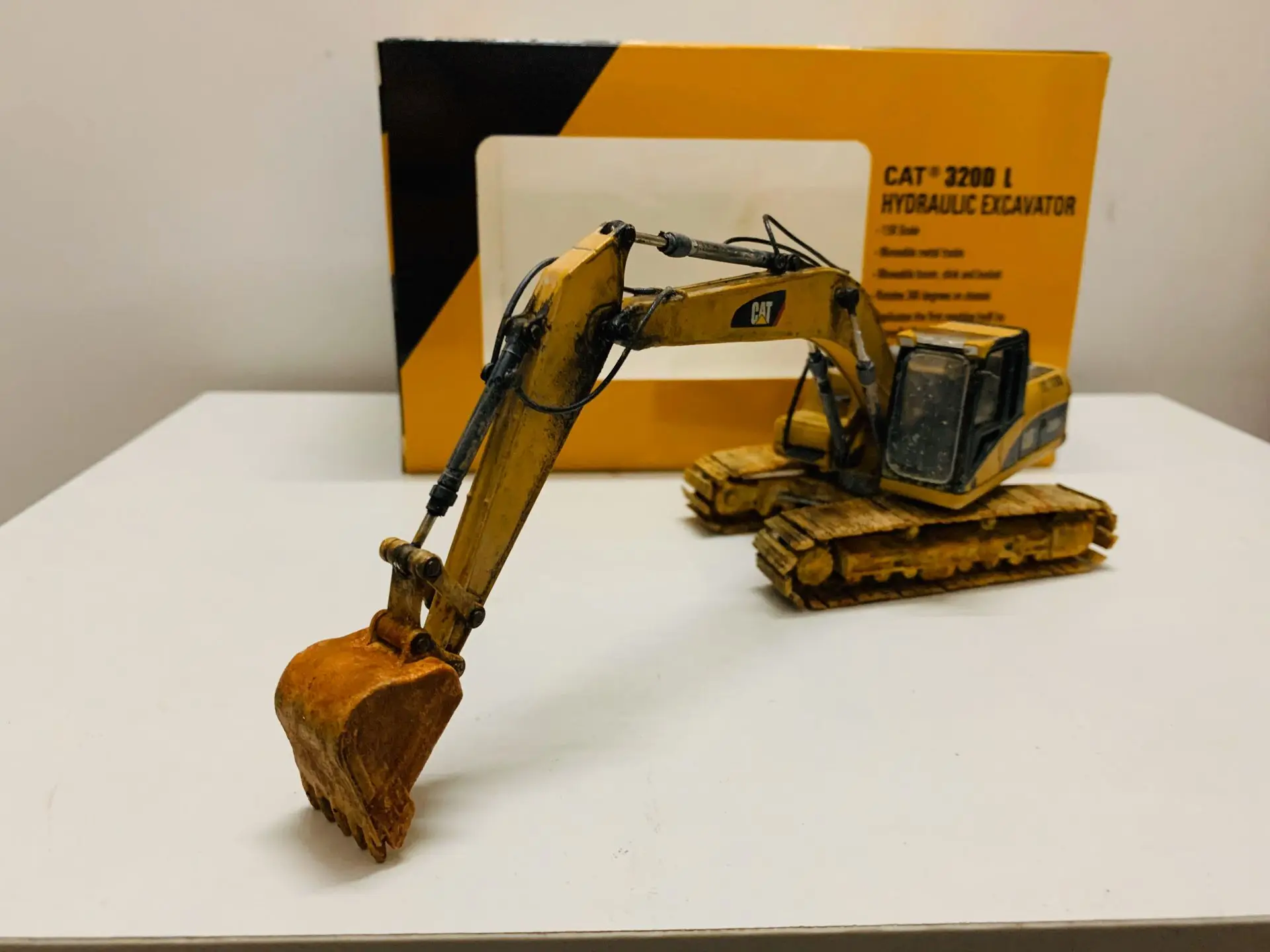 Коллекционная гидравлическая модель 320D L Muddy Edition масштаб 1:50 отлитый под