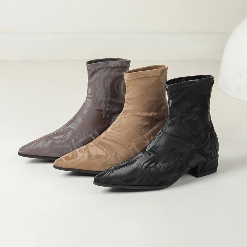 Женские ботильоны из эластичной ткани с острым носком на толстом каблуке