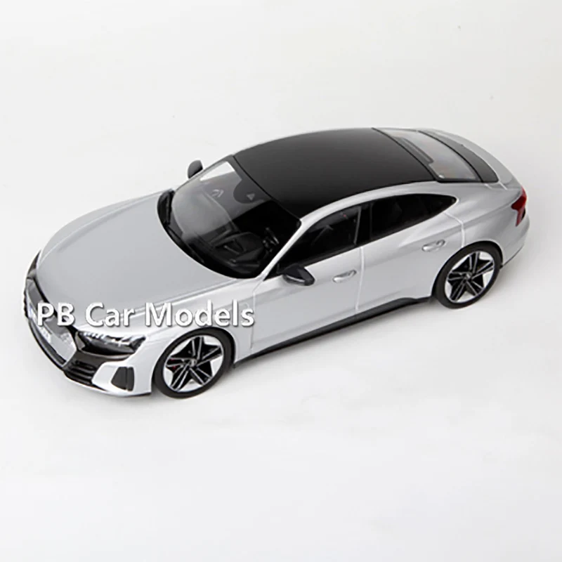 

NOREV 1/18 RS e-tron GT 2021 Alloy Automobile Model Silver Grey