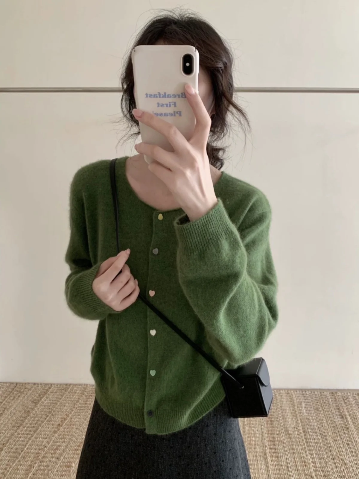 Тонкий вязаный кардиган с красочными пуговицами в форме сердца новинка 2023 года