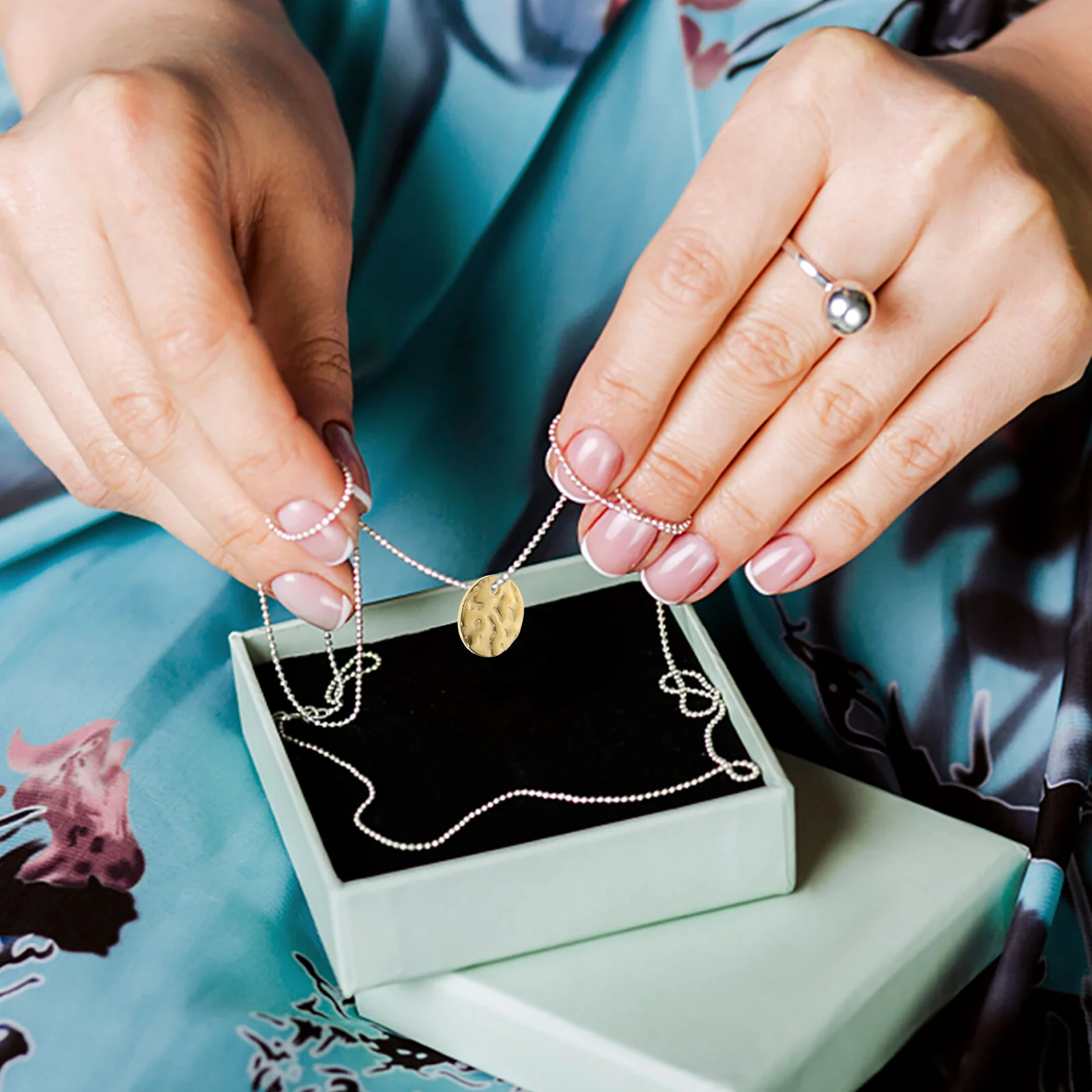 60 Pcs Bunny Earrings Disc Pendant Jewelry Pendants DIY Making Accessory Round 1X1cm Charms Silver Alloy Shaped