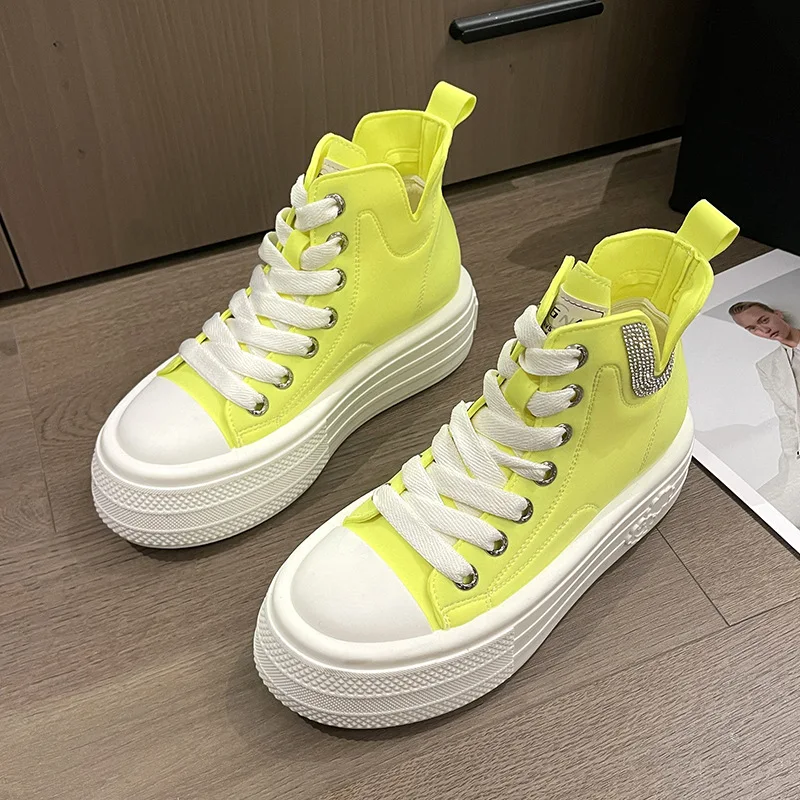 

High Top Shoes Female Small White Shoes Female 2023 New Winter Style Breathable Thick Sole Sports Leisure Canvas Board Shoes
