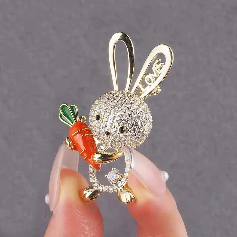 

2023 New Cute Rabbit Brooches For Women Cartoon Animal Bunny Lapel Pins Enamel Badge Bag Hat Deco Corsage Cardigan Jewelry Gifts