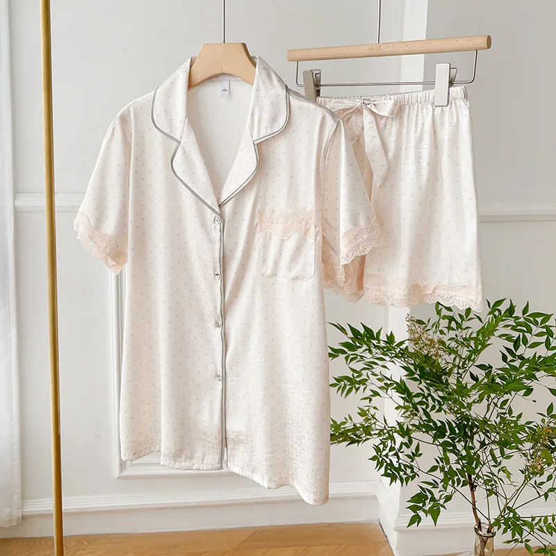 

Пижама женская летняя из вискозы с коротким рукавом и шортами