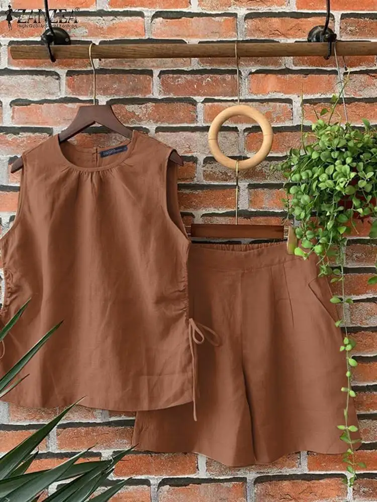 Комплект женский летний из блузки и шортов без рукавов