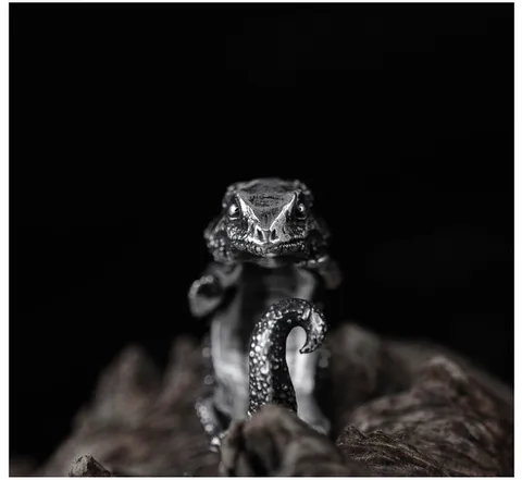 Индивидуальное регулируемое кольцо в виде ящерицы