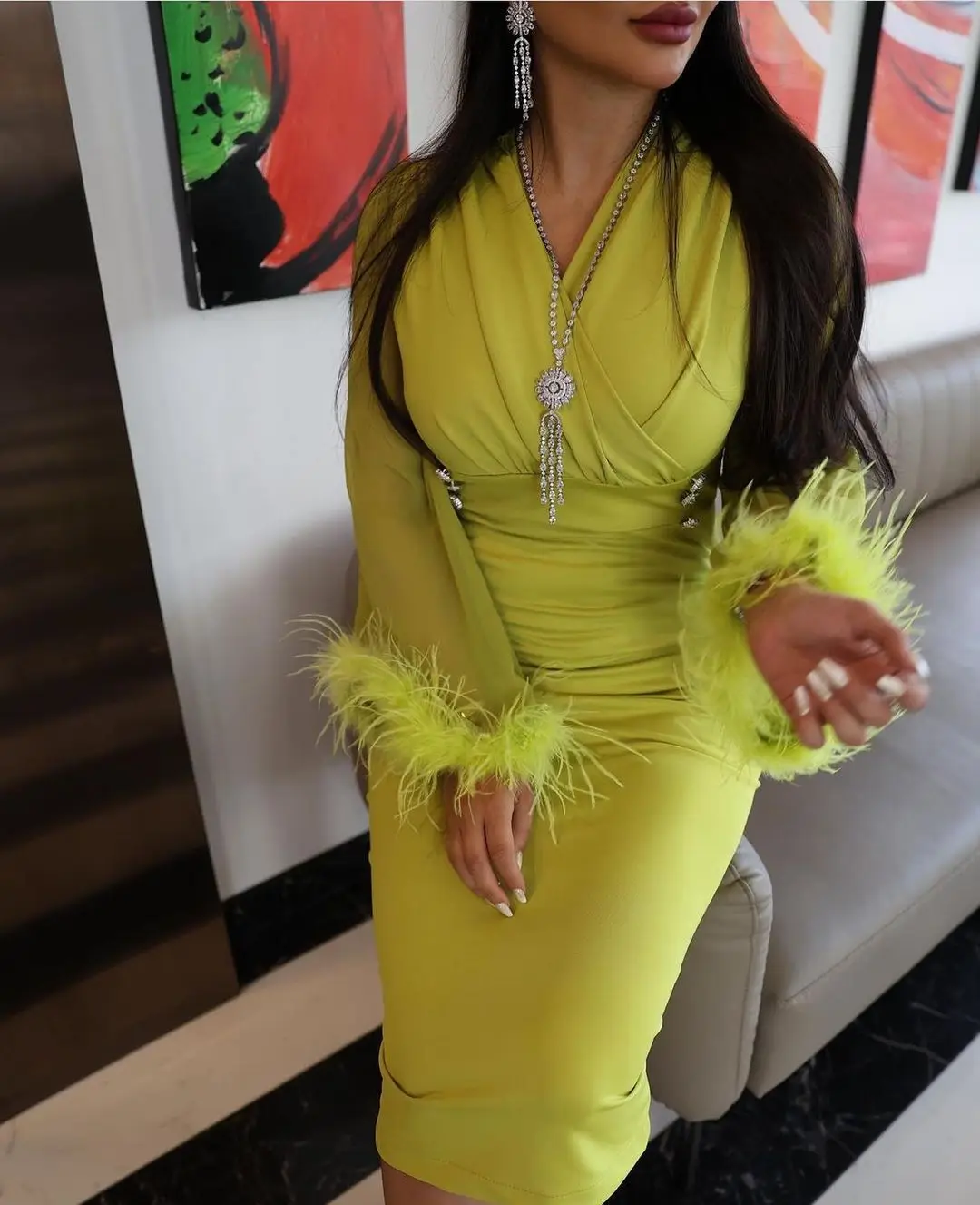 

POMUSE Elegant Chiffon V-Neck Prom Dresses Long Sleeves Simple Feathers Knee Length Formal Occasion Dress Evening Dress