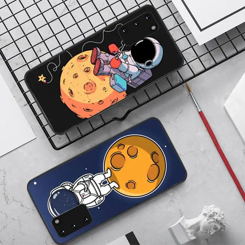 

Funny Cartoon Astronaut Phone Case for Samsung S20 lite S21 S10 S9 plus for Redmi Note8 9pro for Huawei Y6 cover