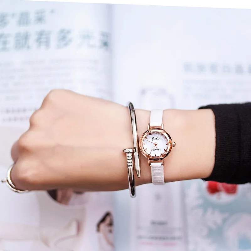 

Retro Round Quartz Mini Dial Casual Wrist Watches Leather Strap Fashionable Clock for Waterproof Wristwatch for Women