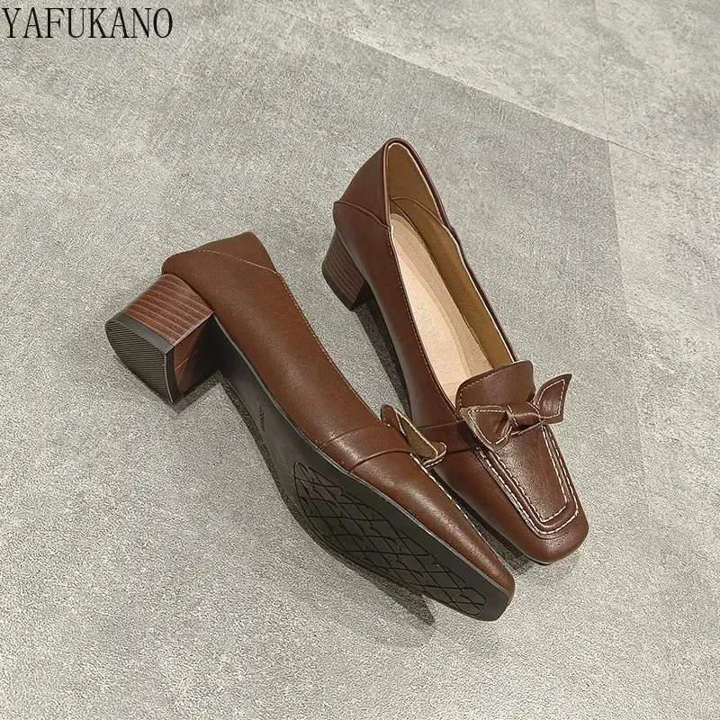 

Туфли женские на квадратном каблуке, кожаные удобные туфли-лодочки в британском ретро-стиле, с декоративным бантом, на высоком каблуке, с пр...