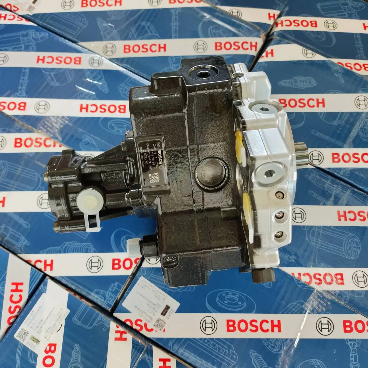 Оригинальный топливный новый оригинальный насос 0445020201 200В11103 -7792- 805011167 0445020075 -