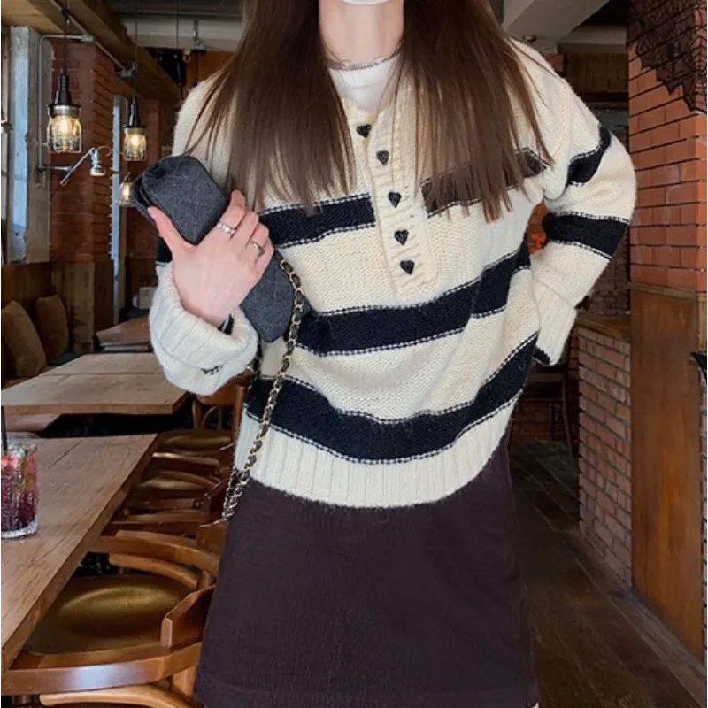 

Новинка весна-осень корейское издание трикотажная рубашка с влюбленными пуговицами лацканами полосатый трикотажный свитер модный топ