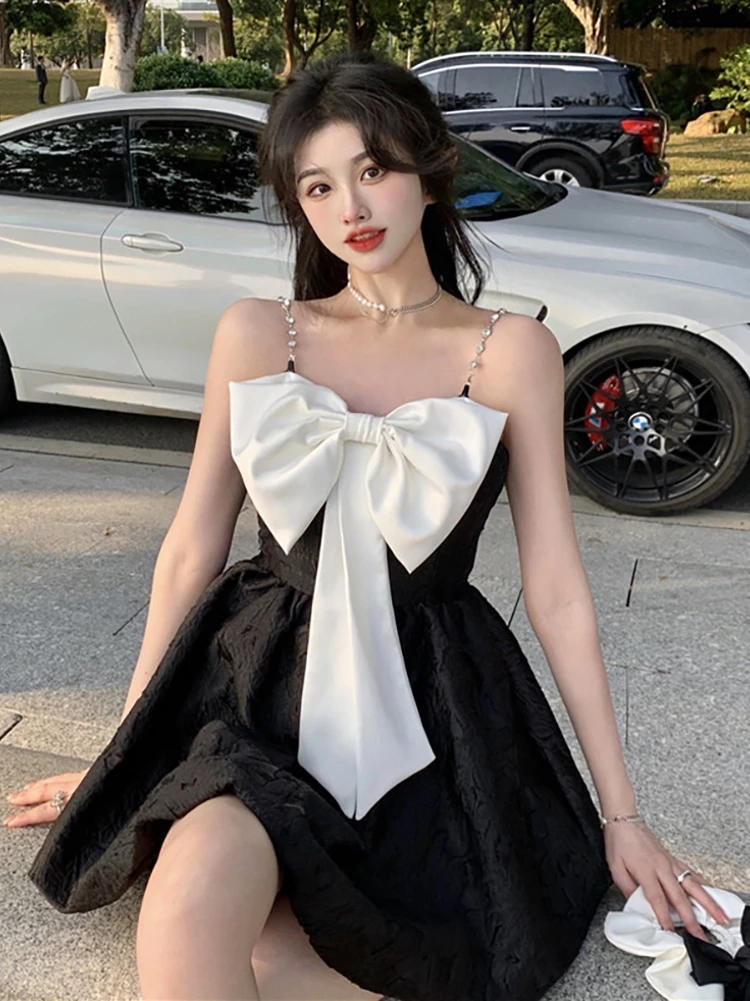

Sweet bow, small man wears a suspender skirt, summer 2022 new waist closing design dress, women's wear