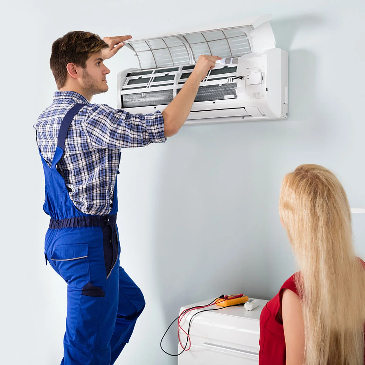 

1 набор чистящих щеток из нержавеющей стали, набор удобных конденсаторных чистящих щеток (расческа и щетка каждый 1 шт.)