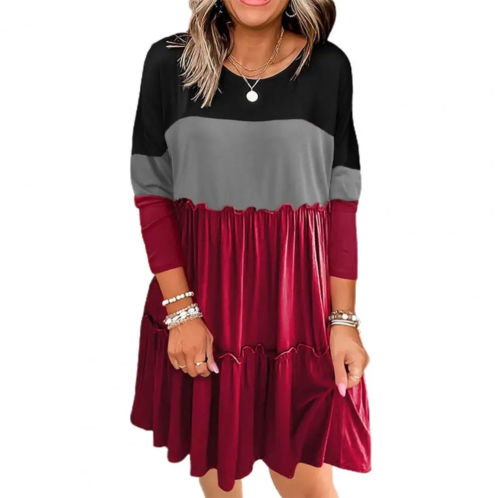 

Летнее мини-платье с длинным рукавом и круглым вырезом