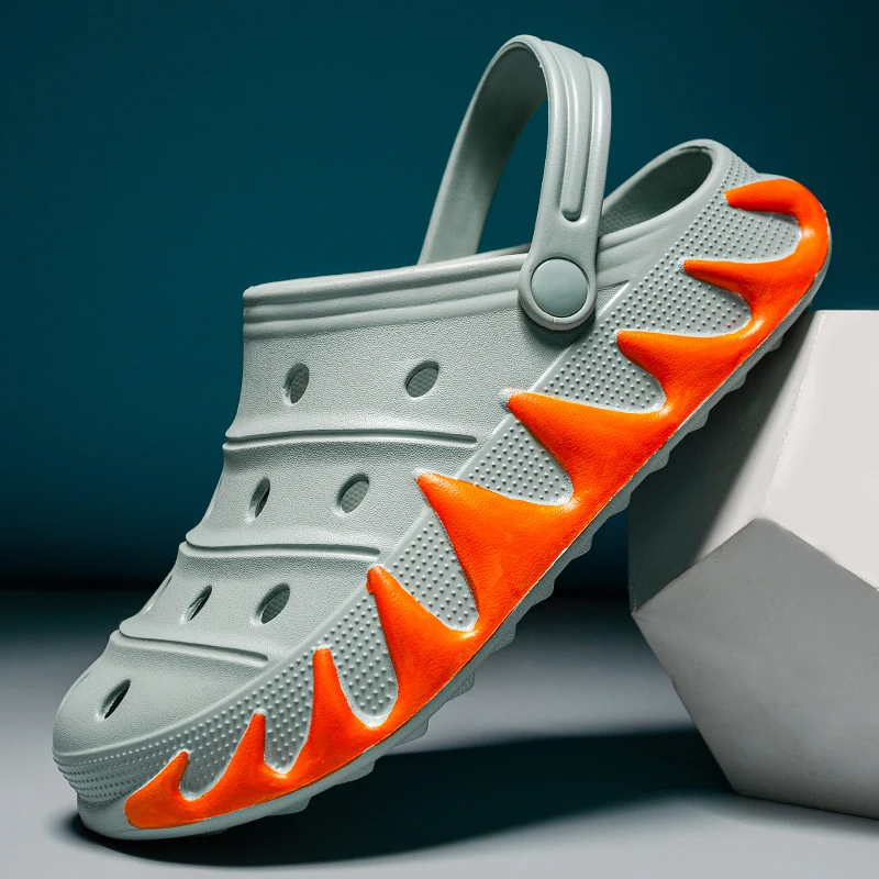 

Ultralight 2022 Summer Men Garden Shoes Fashion Blade Clogs Man Couple Beach Slippers Hollow Out Sandals Chunky andalias hombre
