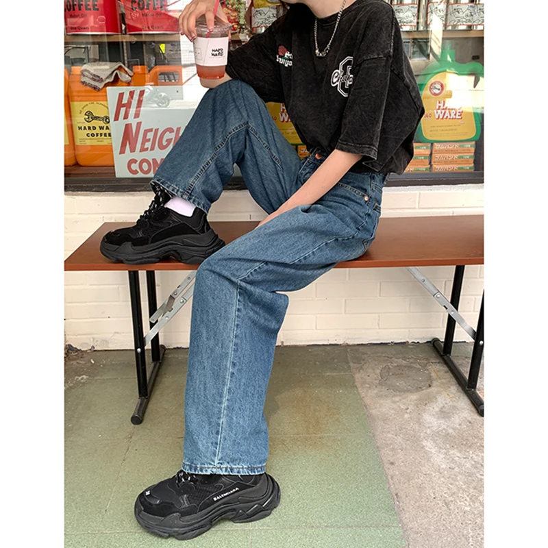 Рисунок 2 - Осенние женские джинсы с завышенной талией