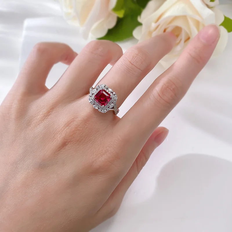 Серебряное кольцо S925 с красной кровью голубей 7*7
