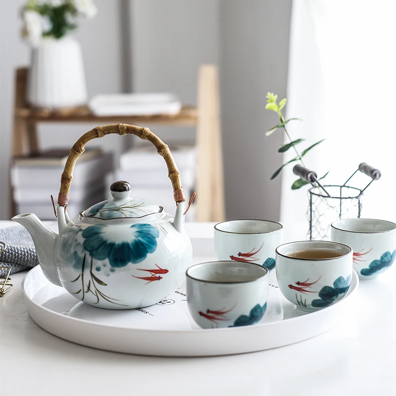 

Набор керамических чайных чашек с золотыми рыбками, чашка для чая, чашка для воды, чайный чайник в стиле лотоса, набор чайных принадлежностей (4 чашки + 1 чайный горшок)