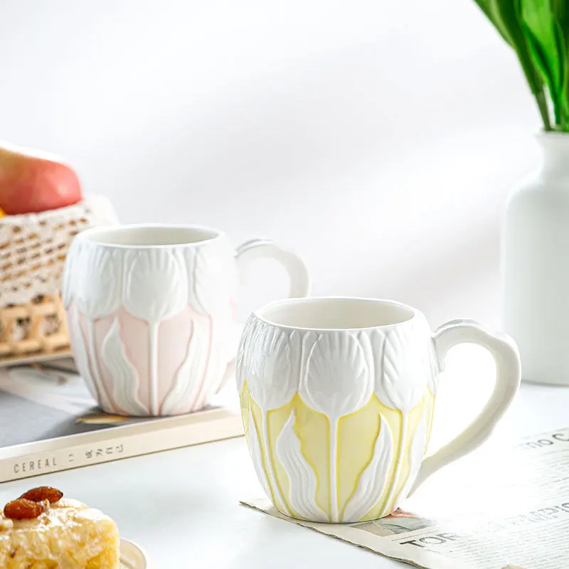 

Керамические чашки в стиле Ins с трехмерным рельефом, кружки для завтрака с ручкой тюльпаном, высокоэффективные кружки, персонализированная кружка, подарок для девушки