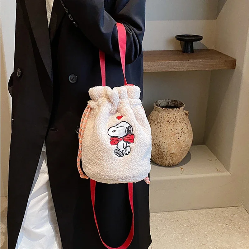 MINISO серия Disney Snoopy мультяшная плюшевая сумка-ведро на шнурке для отдыха модная