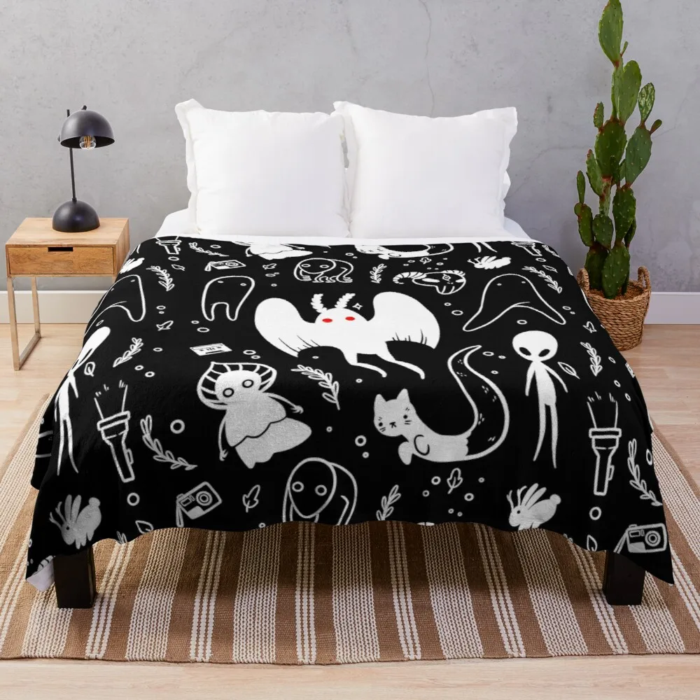 

cryptids in black Throw Blanket Warm Blanket Blanket Fluffy Cotton Knit Blanket