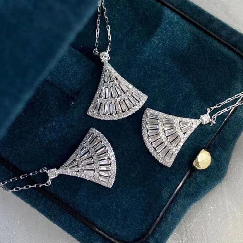 

Huitan Fashion Luxury Women's Necklace with Sparkling Cubic Zirconia Fan Shaped Necklace Modern Design Female Jewelry Drop Ship