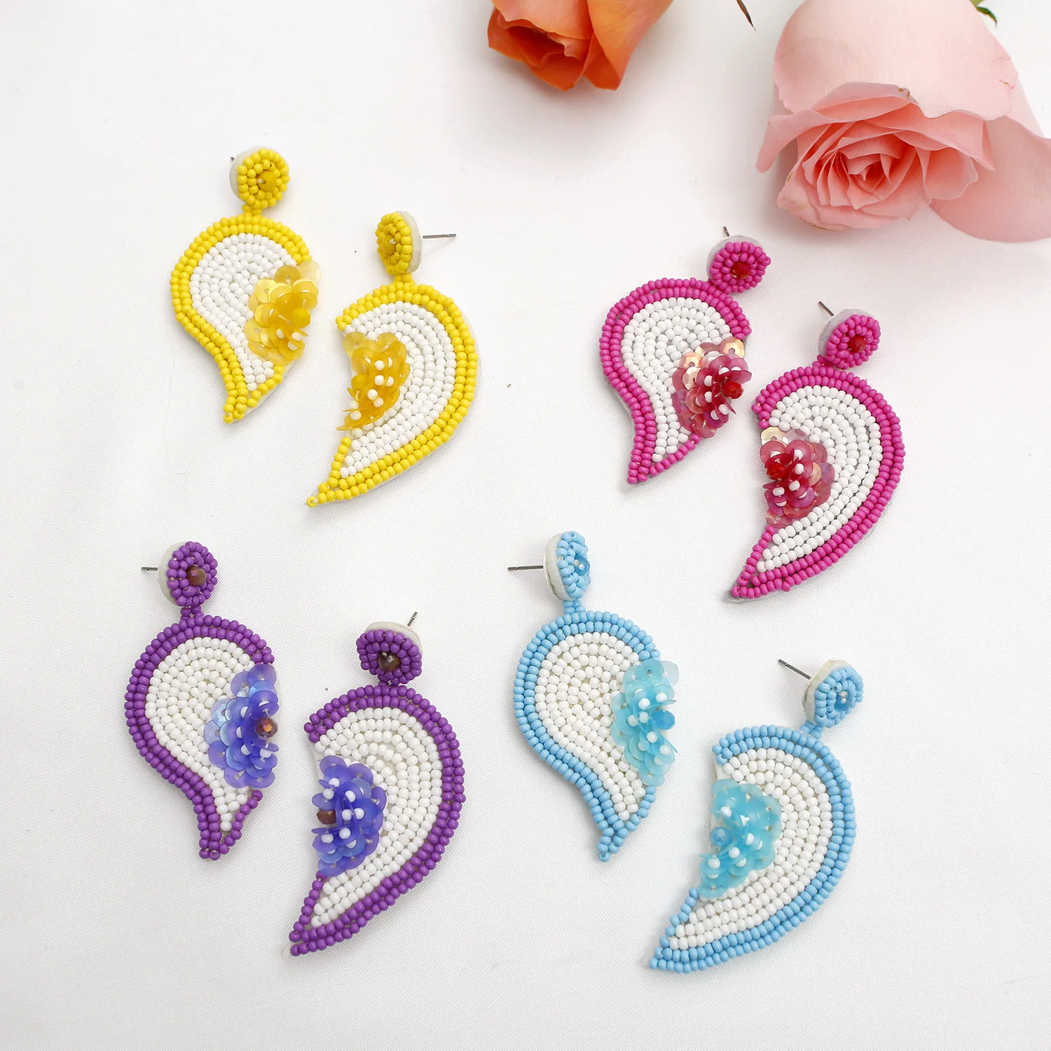 

2023 New Asymmetrical Earrings Woven Handmade DIY Love Flower Split Personality Sequins Bead Valentine's Day Earrings