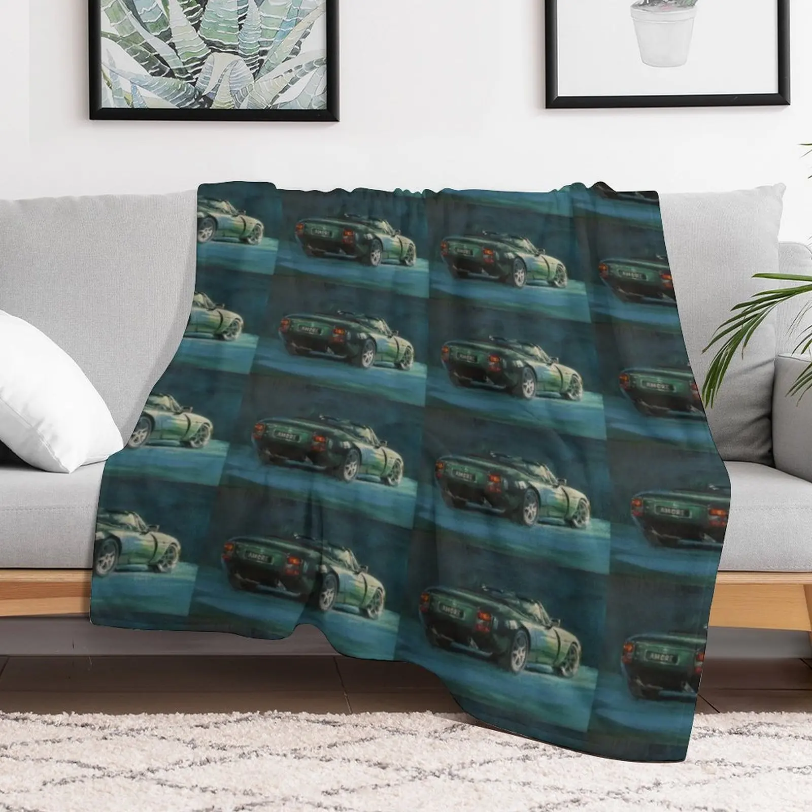 Спортивная машина TVR Griffith в зеленом цвете Throw Blanket