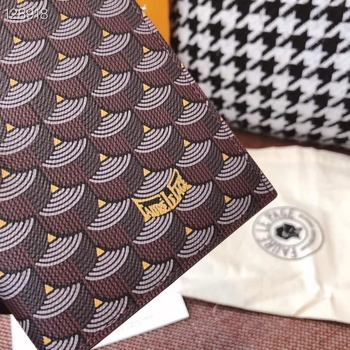 

Новая модная женская сумка из воловьей кожи с зажимом для паспорта Модный высококачественный кошелек модный кошелек для паспорта модная су...