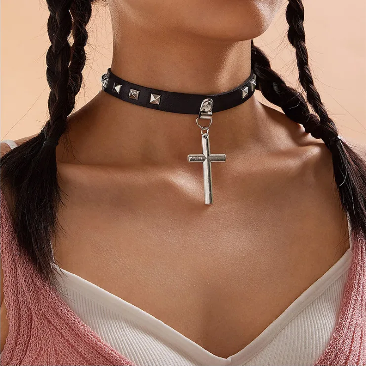 

Harajuku Style Collar Necklace For Women Punk Retro Rivet Cross Leather Necklaces Choker Ladies Clavicle Chain Nightclub Party