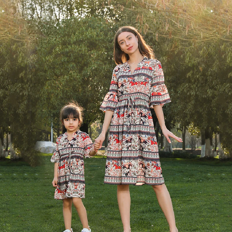 

Женское платье-рубашка с рукавом-фонариком и эластичной талией