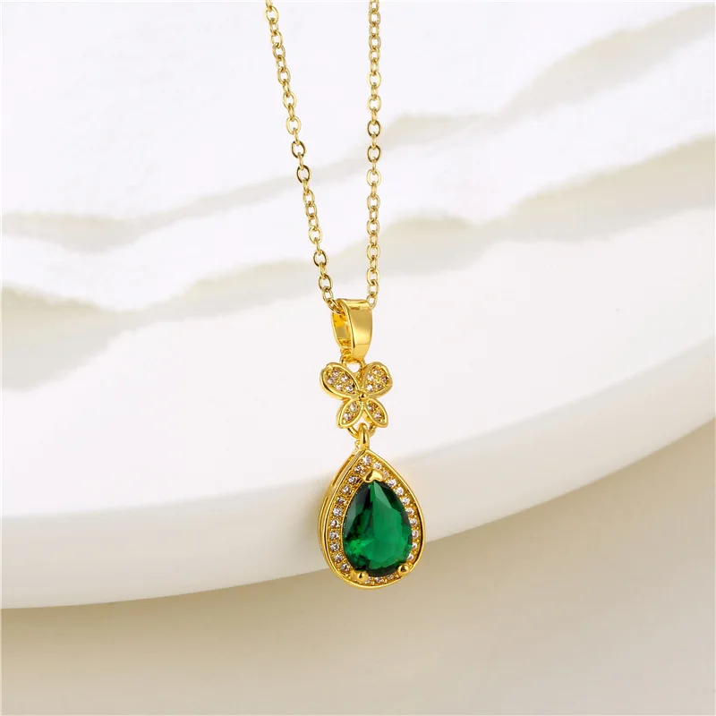 

Luxury Butterfly Crystals Necklace For Women Vintage CZ Green Zircon Pendant Wedding Accessories Simple Clavicle Chain Jewelry