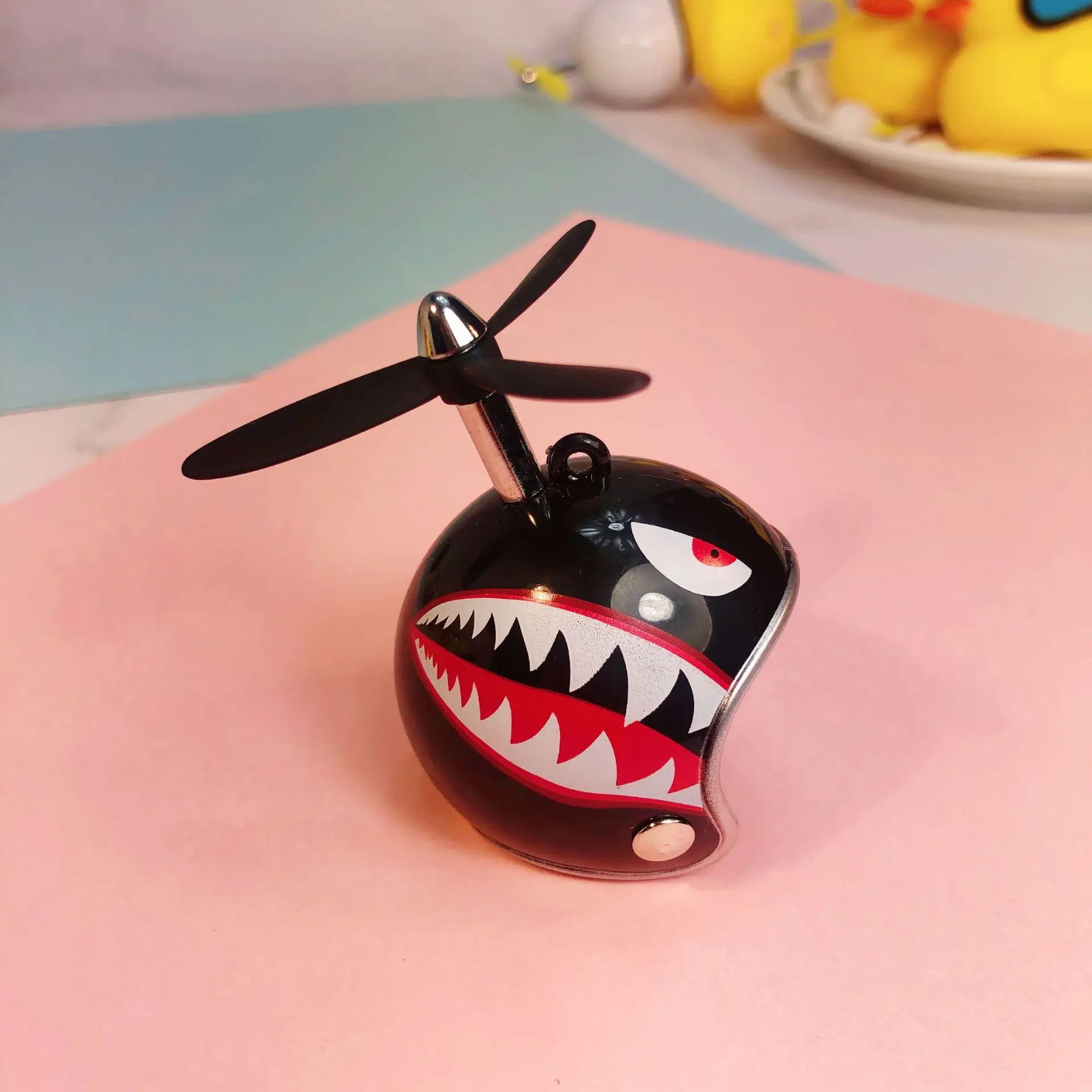 

Аксессуары для автомобильного шлема желтая утка аксессуары для автомобиля черная утка клейкая подкладка пропеллер Симпатичные аксессуары для украшения автомобиля