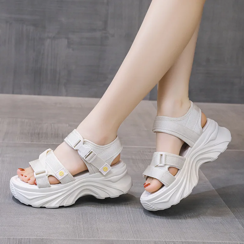 

Женские сандалии на каблуке, удобная обувь для женщин, увеличивающая рост, спортивные пляжные бежевые сандалии для девочек, лето 2023