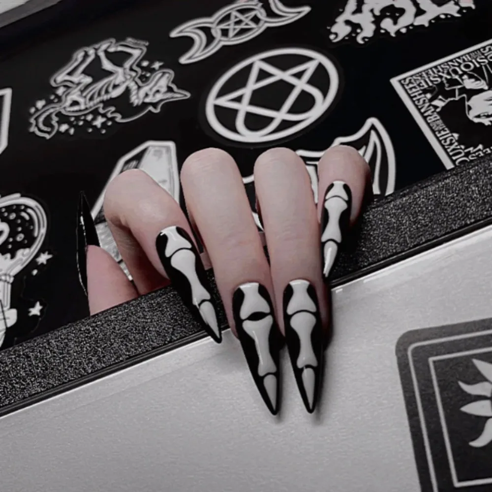 

24pcs Halloween Skull European and American Diamond Frosted Wearing Nail Press on Nails Artificial Nail Enhancements