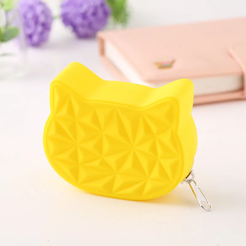 

2019 Cute Cat Women Silicone Short Wallet Girls Mini Coin Purse Key Wallet for Female Daily Clutch Purse Bluetooth earphone Bags