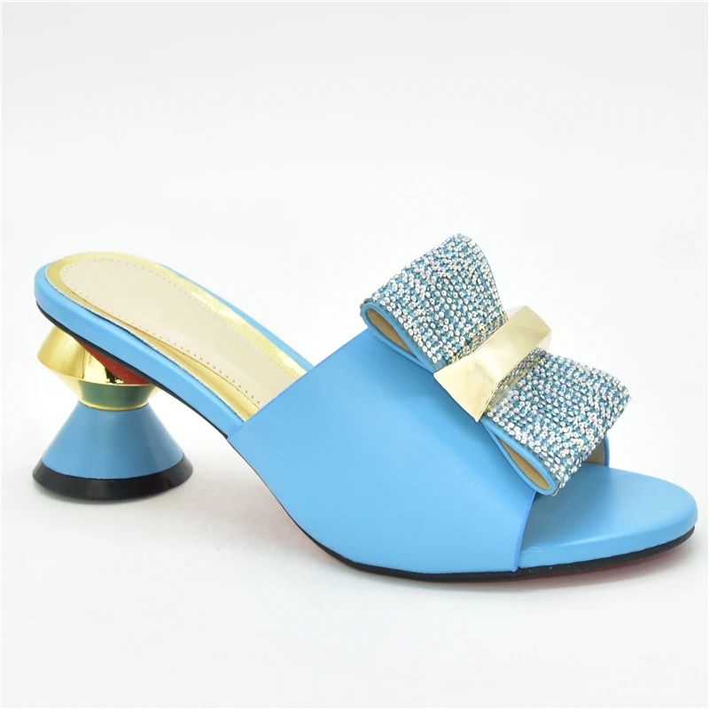 Туфли-лодочки женские с открытым носком на высоком каблуке |