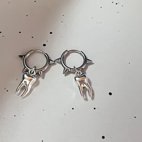 Серьги-гвоздики с шипами в форме сердца из нержавеющей стали