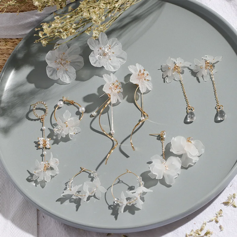 

Minar Multiple Korea White Arcylic Flower Petal Drop Earrings for Women 2022 Geometric Long Tassel Earrings Everyday Jewelry