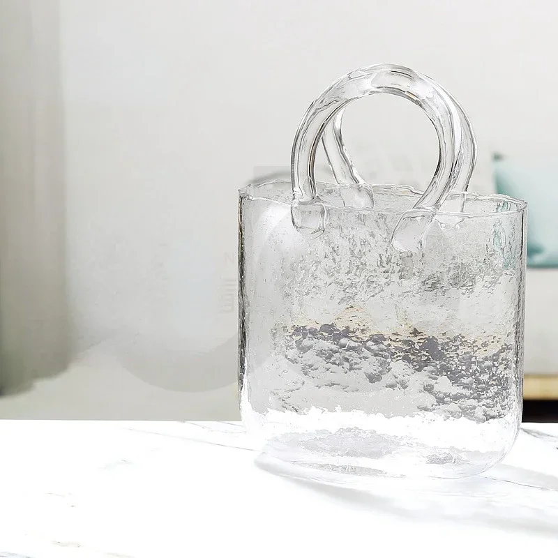 

Стеклянная ваза