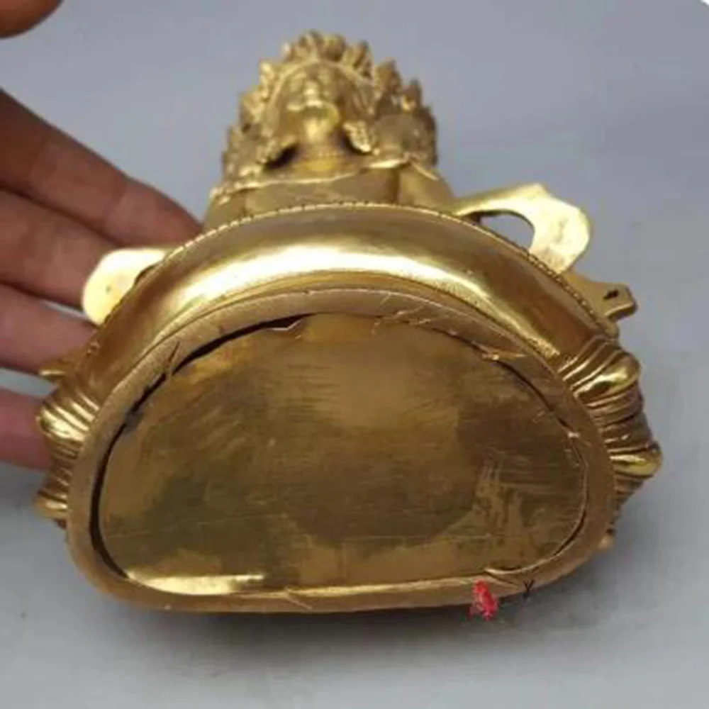 Женская статуя Будды герр дер Митте