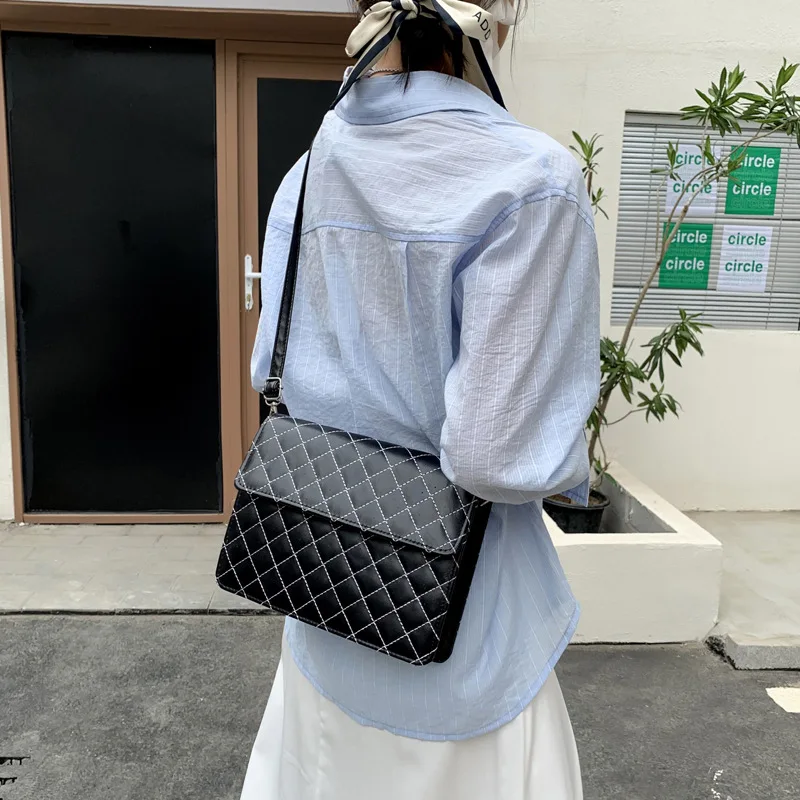Women Bags 2022 New Fashion Diamond Check Chain Bag Shoulder Oblique Span Bag Women Small Square Bag
