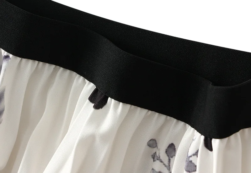 Женское плиссированное платье-трапеция с завышенной талией и драпировкой