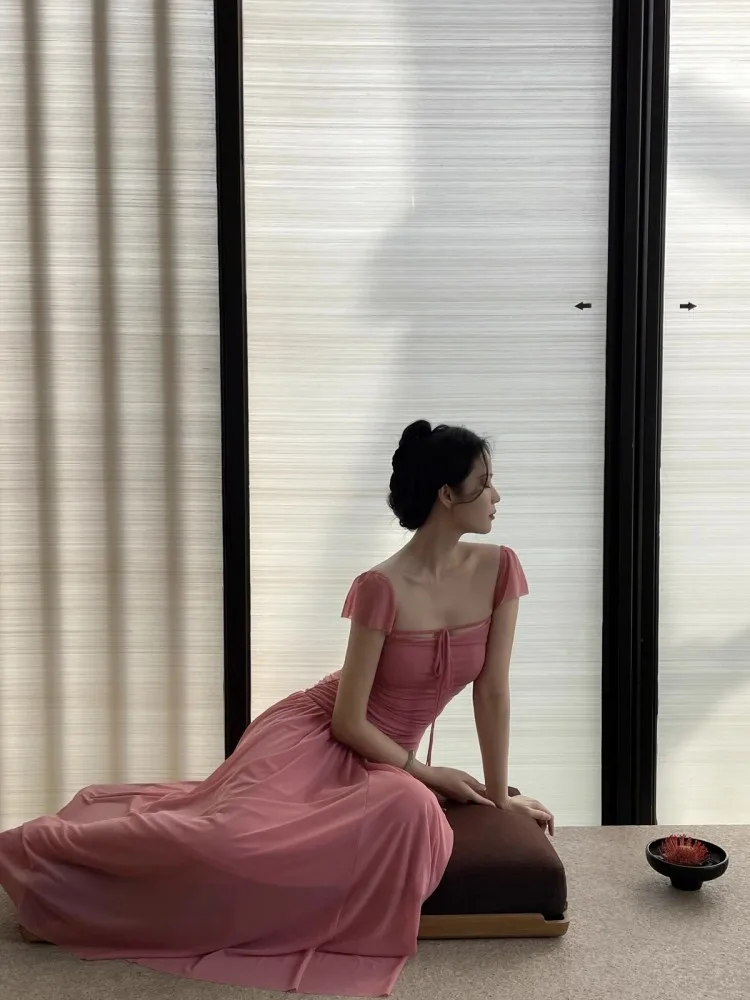 Женское облегающее платье розовое длинное с квадратным вырезом лето