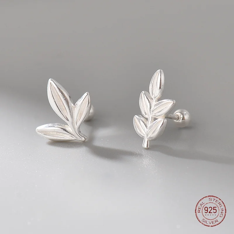 

Серьги-гвоздики женские Асимметричные из серебра 925 пробы с листьями