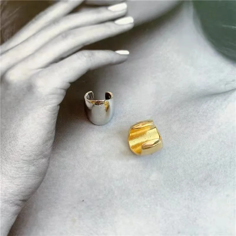 

Cool wind Japan and Korea exquisite small no ear hole simple no ear hole ear bone clip free shipping